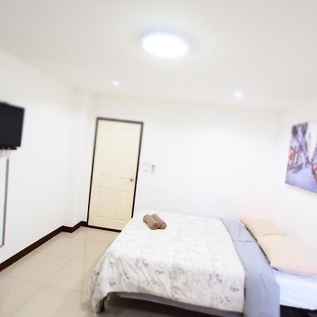 Banmeesukko Bed and Breakfast Phitsanulok Exteriör bild