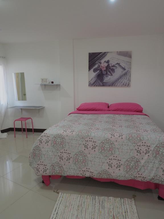 Banmeesukko Bed and Breakfast Phitsanulok Exteriör bild